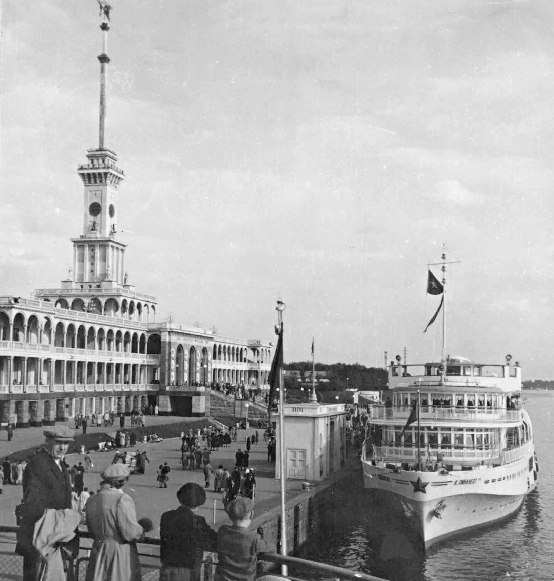 Химкинский речной вокзал. Фото М. Озерского. 1959 год. Главархив Москвы