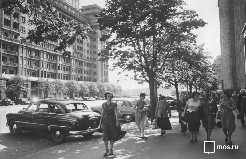 Okhotny Ryad Street. Designer: N. Rakhmanov. May 15, 1957. Glavarhiv