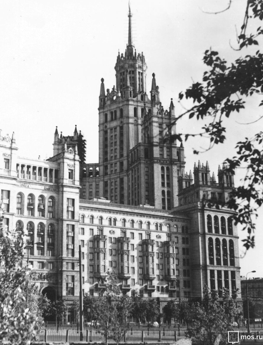 Высотное здание на Котельнической набережной. Автор И. Буров. 1984 год