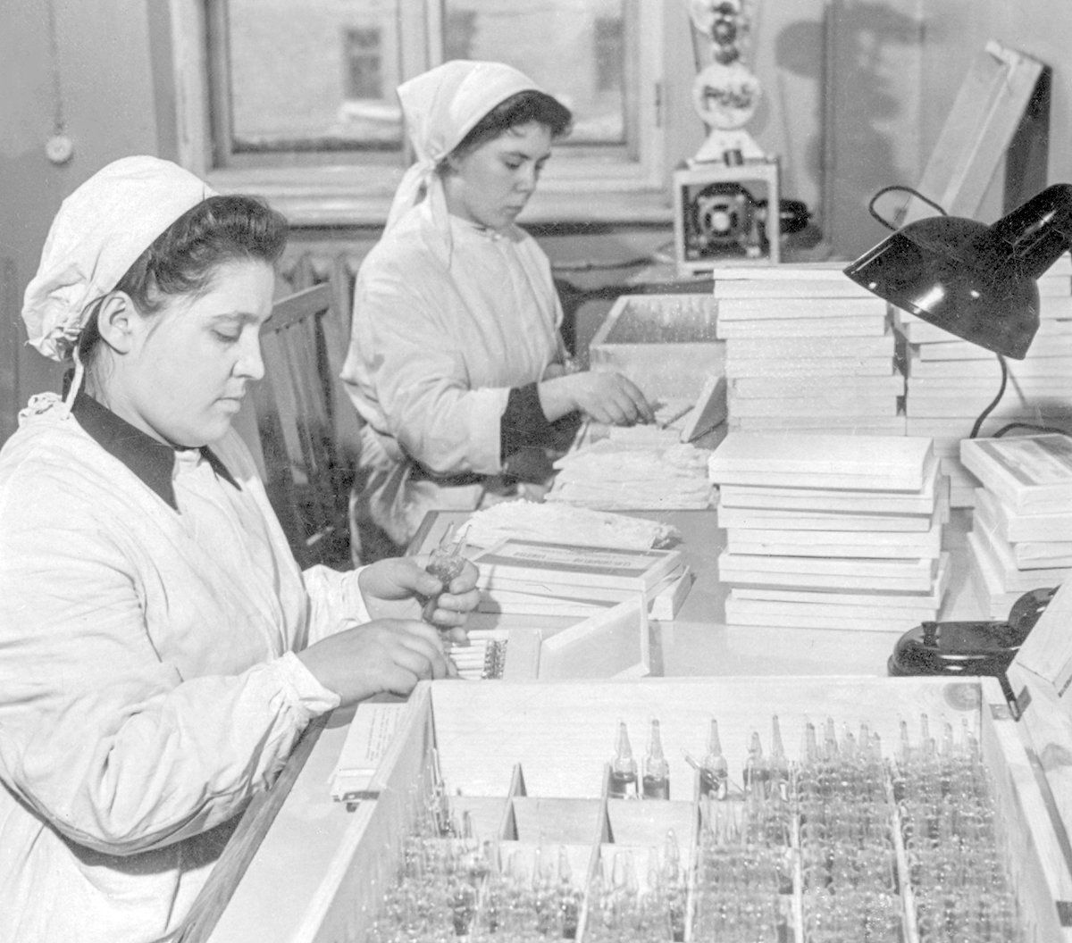 A pack of ready-made polio vaccine at the Polio Research Institute. Photo by Yu. Pocheptsov. Moscow region. 15 January 1958. Main Archive Department of Moscow