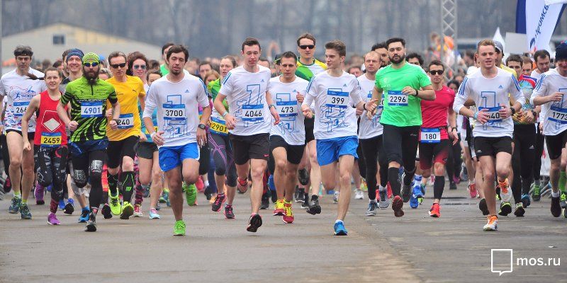 42 километра бегом: стартует четвёртый Московский марафон