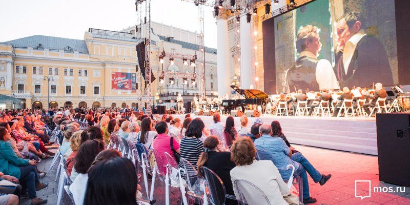 Больше 47 тысяч гостей и свыше 130 площадок: как прошла «Ночь кино» в Москве