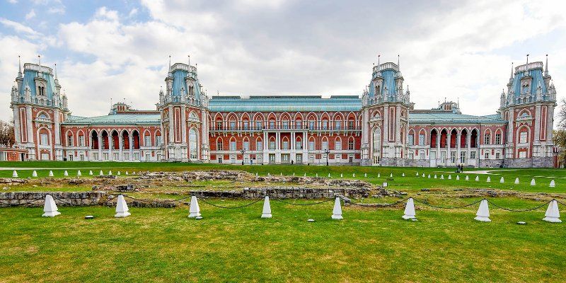 From burial mounds to palaces: Archaeological excavations at Tsaritsyno