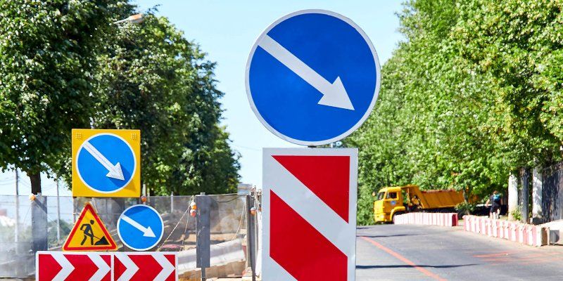 В четырех округах временно изменится схема движения транспорта