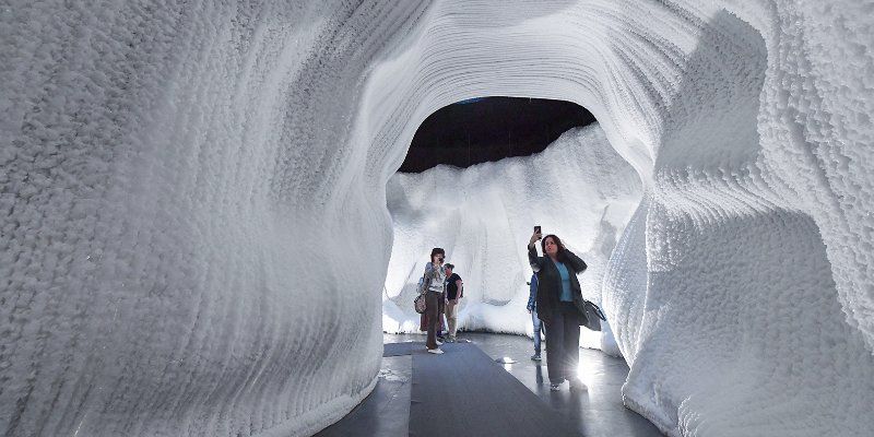 Маленький север в центре Москвы: ледяная пещера в «Зарядье» открылась для посетителей
