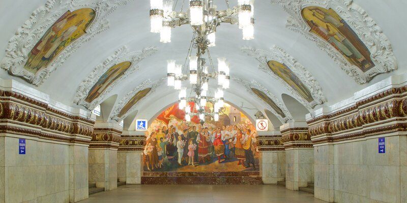 Краски из стекла, выдувание люстр и фонтан из керамики: секреты московских реставраторов