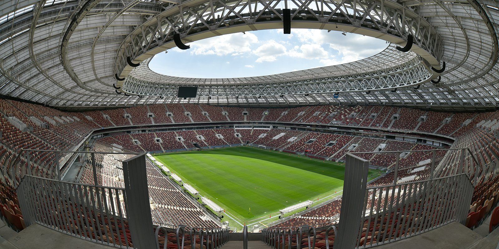 Категории стадионов. Стадион внутри Локомотив на экран компа. Забитый стадион внутри с низу фон. Фото изнутри стадиона первого мая имени.