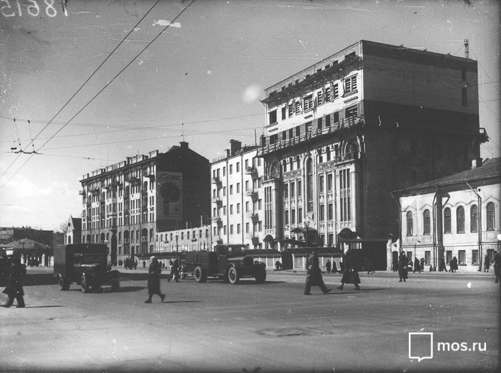 Садовая-Кудринская улица. Автор неизвестен. Конец 1930-х годов. Фотография предоставлена Главархивом Москвы