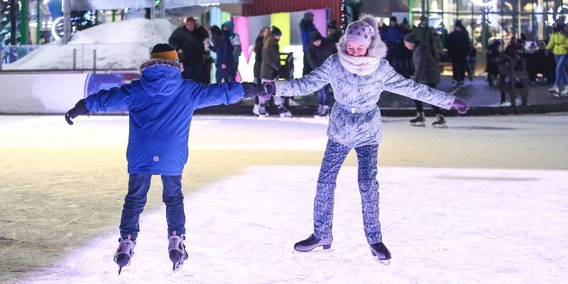 Станцевать на льду под рок-н-ролл, джаз и диско: в каких парках пройдет ежегодная акция «Ночь на катке»