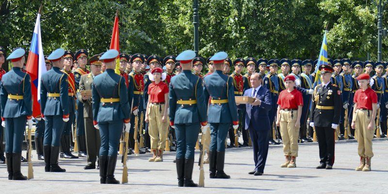 В Александровском саду прошла Всероссийская военно-патриотическая акция «Горсть Памяти»