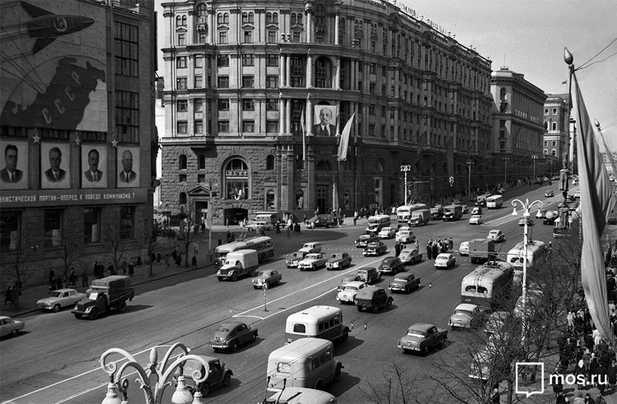 Gorky Street. Photo by Valentin Sobolev and Boris Trepetov. 28 April 1961. Main Archive Directorate of Moscow