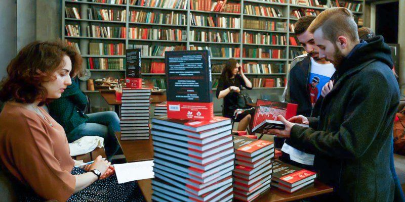 Воденников, Казанова, Орловский: как пройдет фестиваль поэзии #вЖЫвую
