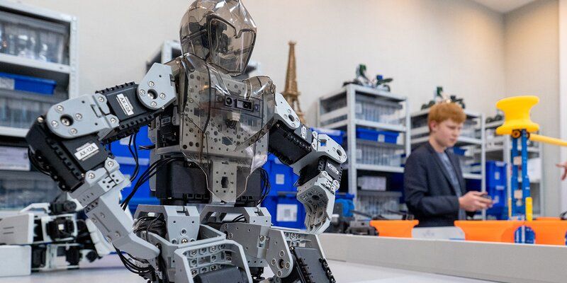 На международном чемпионате DJI RoboMaster Youth Россию представят две московские команды