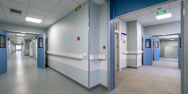Почти половина новых случаев COVID-19 выявлена у людей до 45 лет