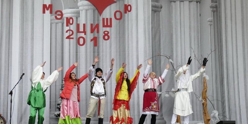 Москвичи и гости столицы отметили молдавский праздник весны «Мэрцишор»