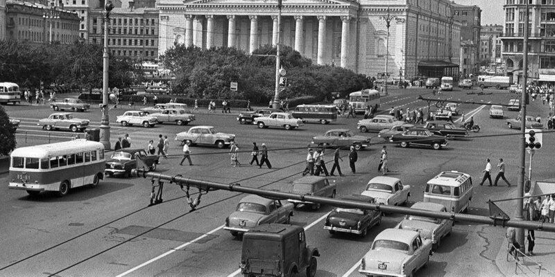 Главархив — о том, как в Москве 100 лет назад регулировали движение пешеходов и транспорта