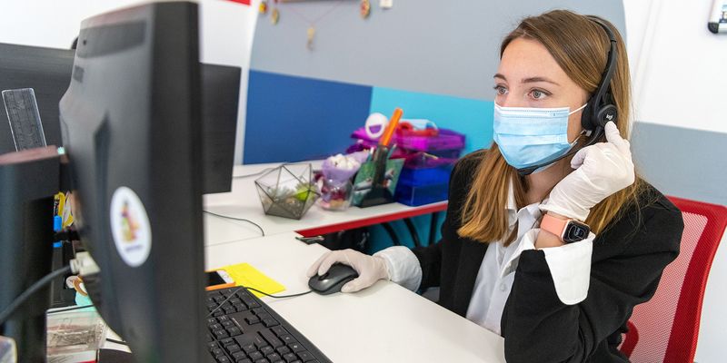 Добрые уроки: как школьников и студентов знакомят с волонтерством
