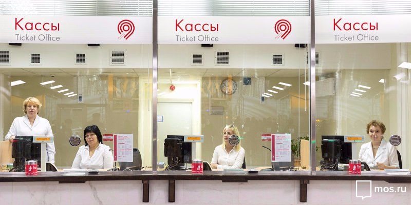 Проездные с ретротроллейбусами начали продавать в метро