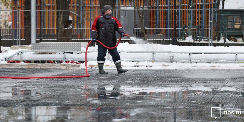 В Москве готовятся заливать катки во дворах и парках