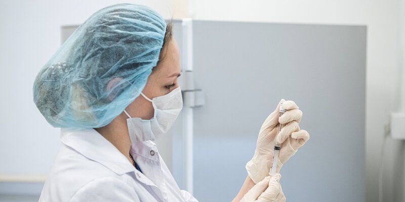 Усилить защиту от COVID-19: для чего нужна ревакцинация