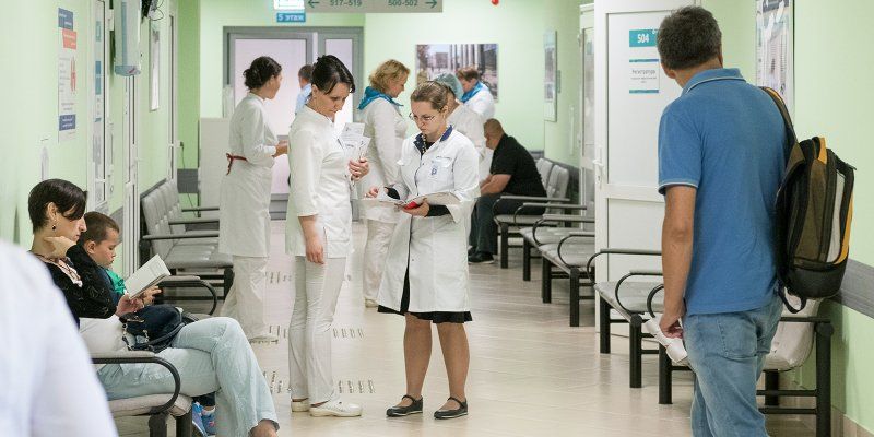 Помощь на дому и быстрая запись: восемь столичных поликлиник получили гранты за высокое качество обслуживания