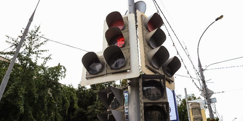 В следующем году на 75 участках дорог установят новые знаки, светофоры и камеры