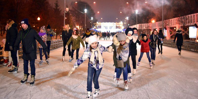 Акция «Ночь на катке» пройдет в 17 городских парках