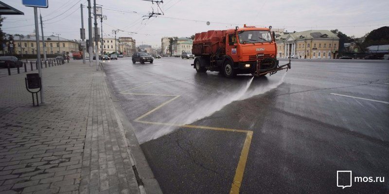 Столичные дороги после зимы помоют шампунем