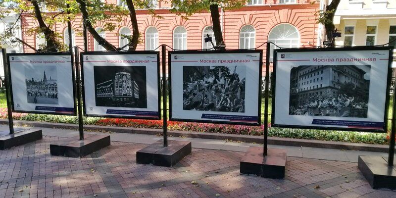 На Никитском бульваре открылись две фотовыставки ко Дню города