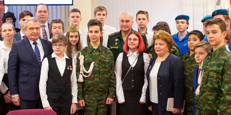 Встреча московских школьников и замминистра обороны России стала уроком профориентации и патриотизма