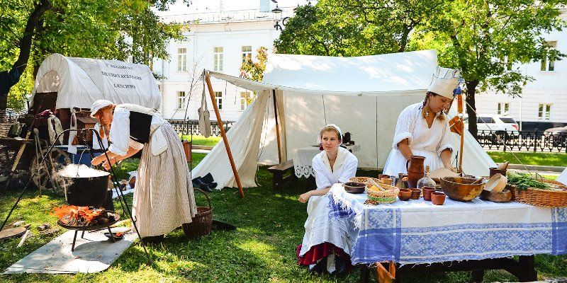 Готовить матлот и читать Цезаря: чем еще заняться на фестивале «Времена и эпохи»