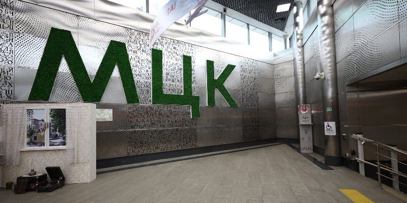 First plant panel goes up at the Moscow Central Circle’s Kutuzovskaya station