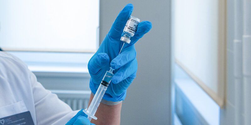 Sergei Sobyanin: 5,000 doctors, teachers and social workers sign up for coronavirus vaccines