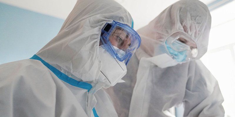 Количество новых заболевших COVID-19 держится на низком уровне с начала июля