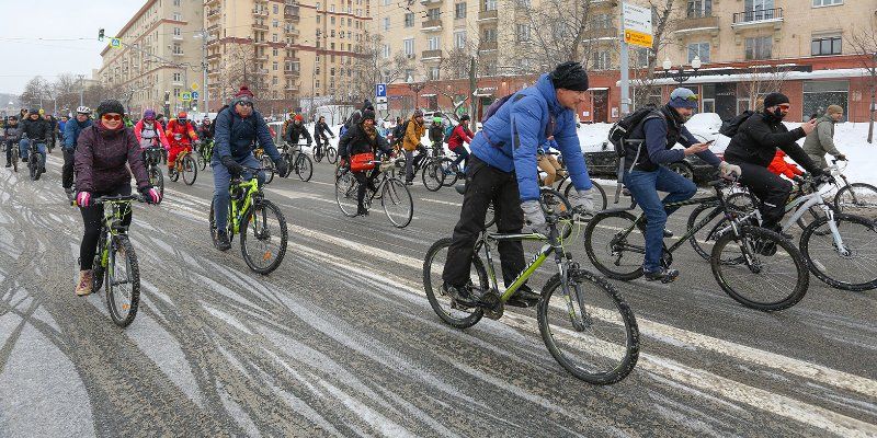 Зимний велопарад в Москве собрал около двух тысяч участников