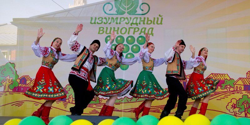 В саду «Эрмитаж» прошел молдавский праздник «Изумрудный Виноград»