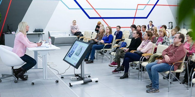 Поставщик императорского двора: на ВДНХ расскажут о портняжном рынке услуг XX века