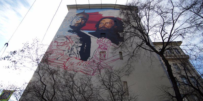 Фасад дома на Волхонке украсят граффити с Мининым и Пожарским