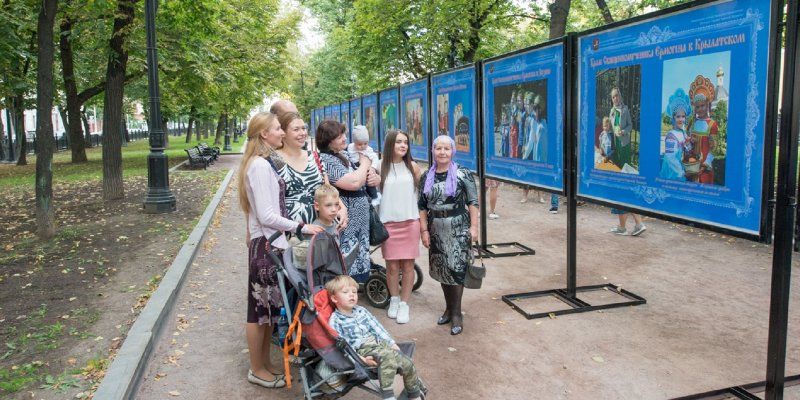 На Гоголевском бульваре открылась фотовыставка, посвященная деятельности новых православных приходов