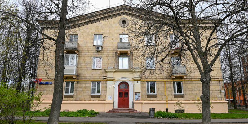 В районе Восточный отремонтируют жилой дом 1955 года постройки