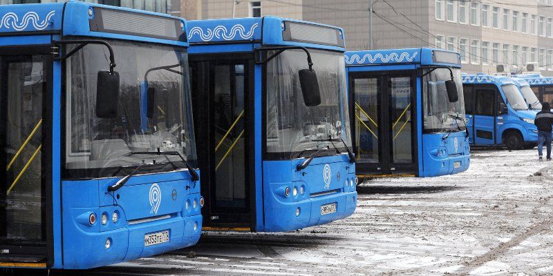 Мокрый снег и гололедица: транспорт Москвы готов к непогоде