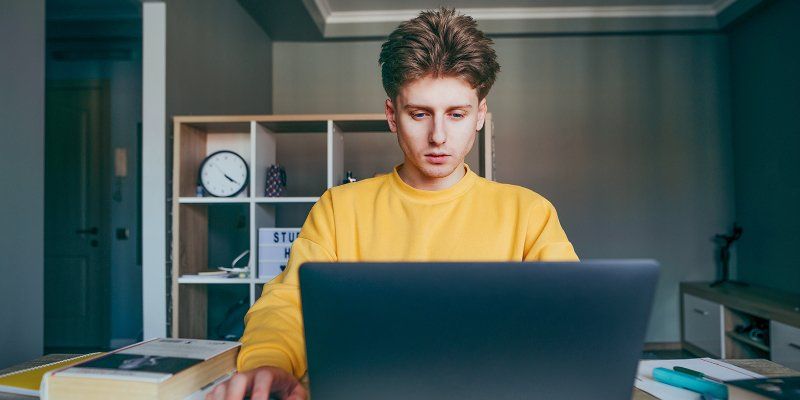 Уроки из дома: как учатся и готовятся к ЕГЭ дистанционно