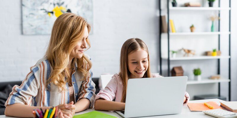 Школа нянь: более шести тысяч человек получили новую профессию