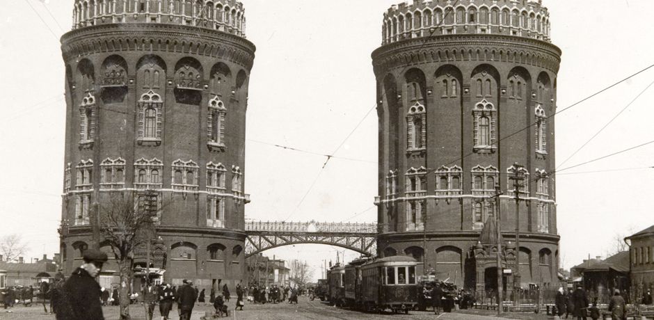Вид на Крестовские водонапорные башни. Дата съёмки – 1930-е гг. Архивный фонд города Москвы