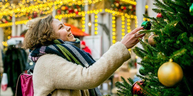 Поддержать детей и помочь животным: какие благотворительные акции пройдут на фестивале «Путешествие в Рождество»
