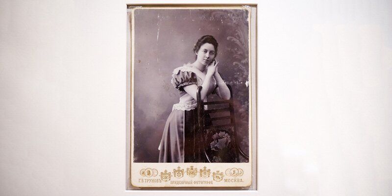 Painted eyes and solemn faces: Muscovites in 19th century photos