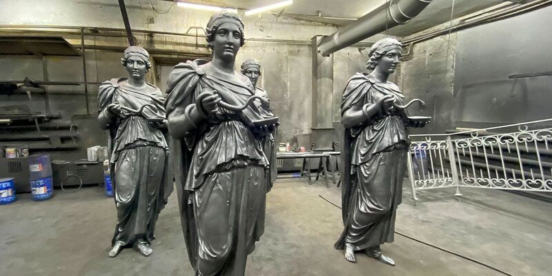Four sculptures restored on the facade of the former Ferrein pharmacy