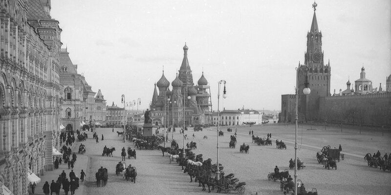 На тротуар не заезжать, лошадь не привязывать: как работали извозчики в начале XX века