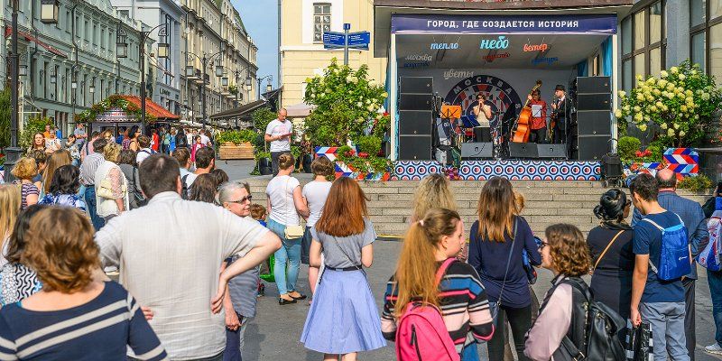 Песни на площадях и концерты в переулках: чем закончится фестиваль «Москва-870. Город, где создается история»