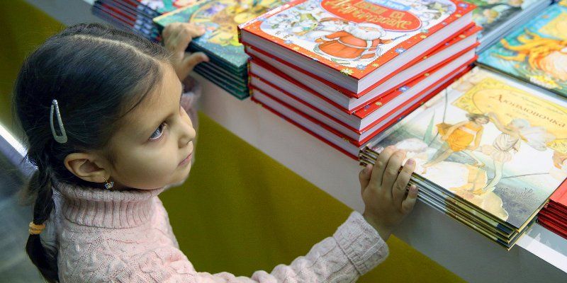 «Веди меня, бабушка, в цирк»: какие книги взять для детей в библиотеке имени Гайдара